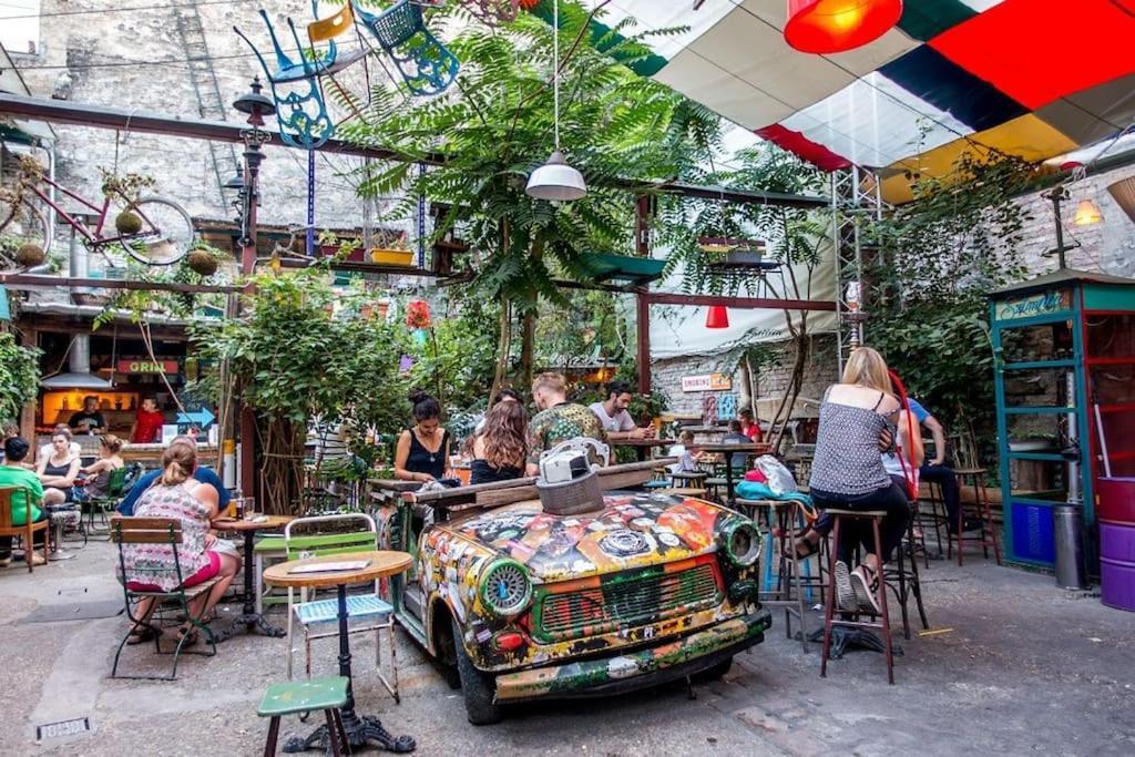 Parisian Soul In The Heart Of * בודפשט
